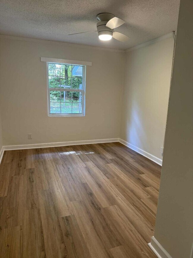 Building Photo - 102 S Redd Street - Unit 102