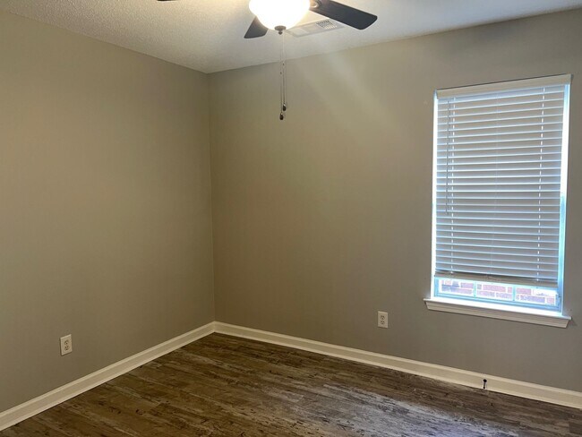 Building Photo - 10139 Cross Valley Dr