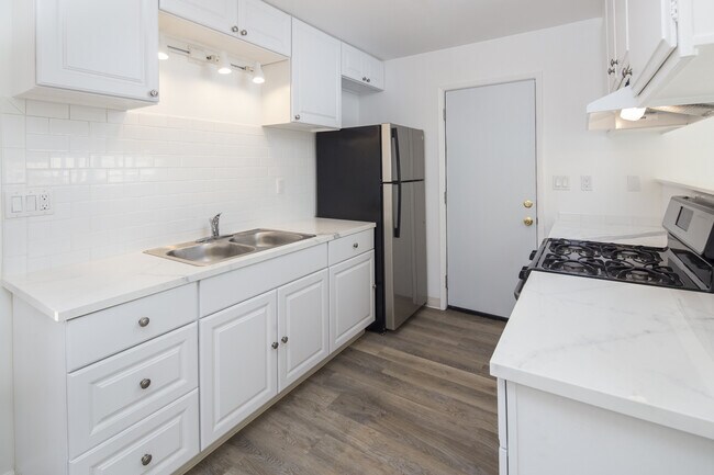 Primary Photo - 6740 Sabado Tarde Rd