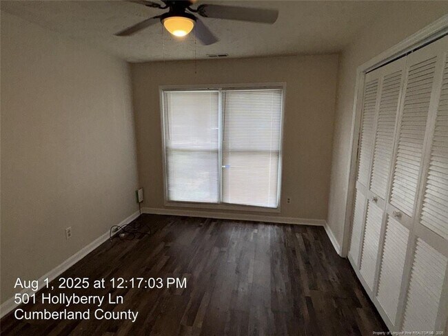 Building Photo - 501 Hollyberry Ln
