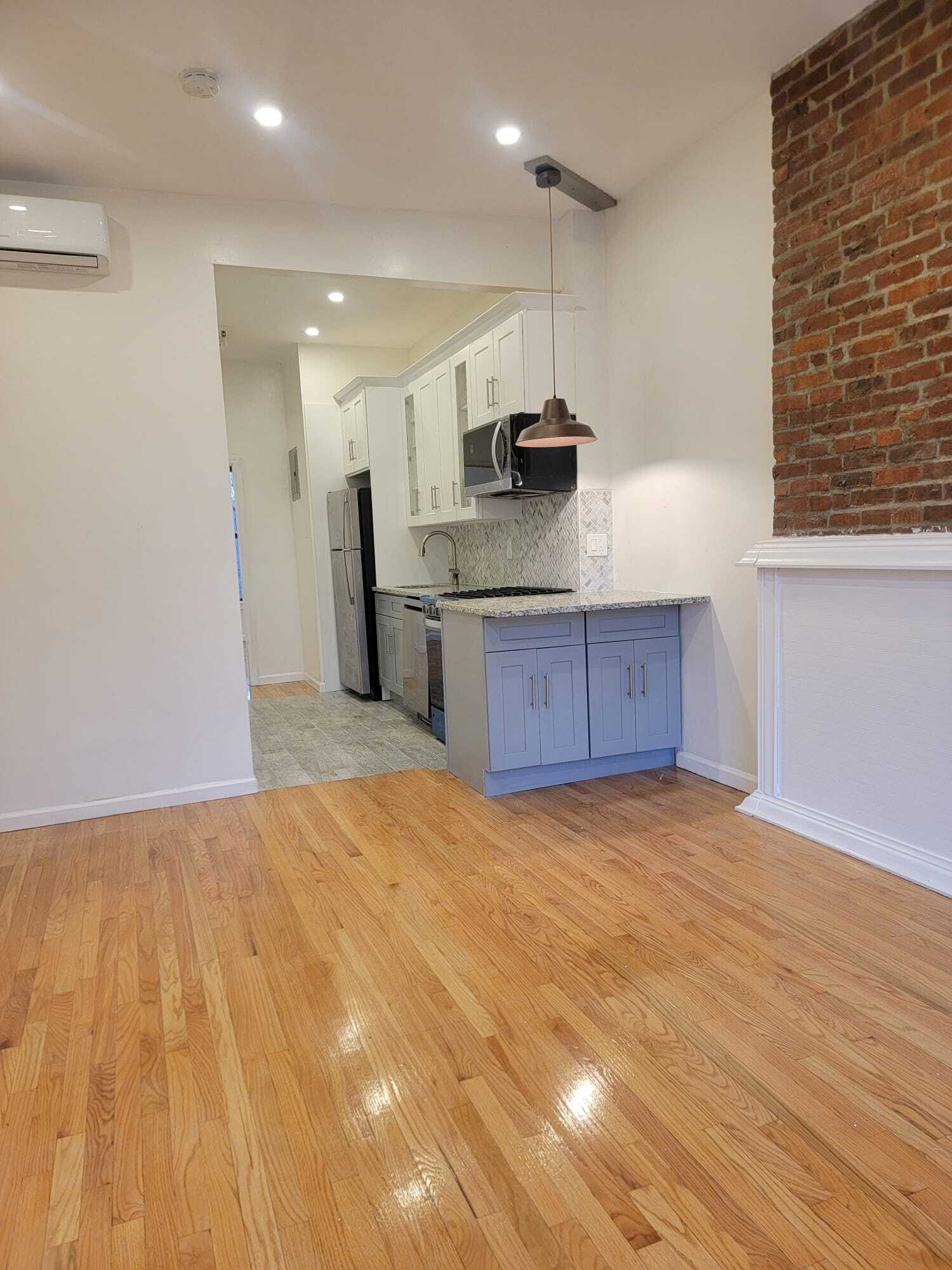 Building Photo - 446A Hancock St