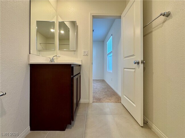 Building Photo - 8109 Minavalle Ave