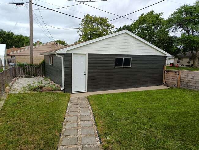 Building Photo - 3 Bedroom SFH in Bayview