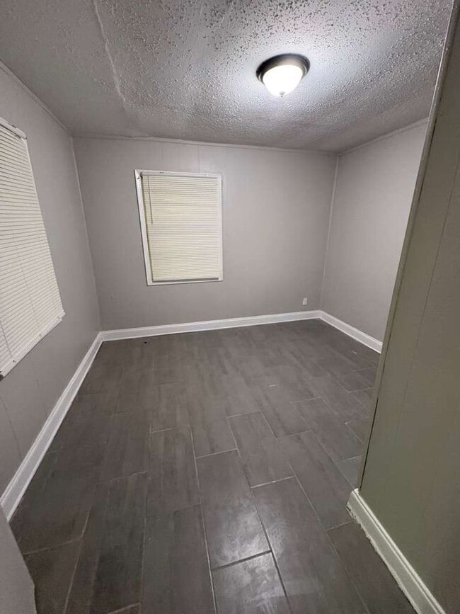 Building Photo - Spacious Home Available in Tampa! 5bed | 2baths
