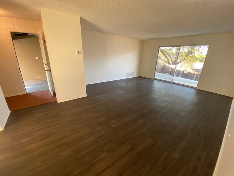 Building Photo - 1028 Sapote Ct