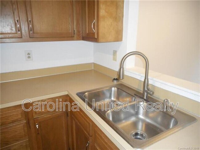 Building Photo - 8235 Circle Tree Ln