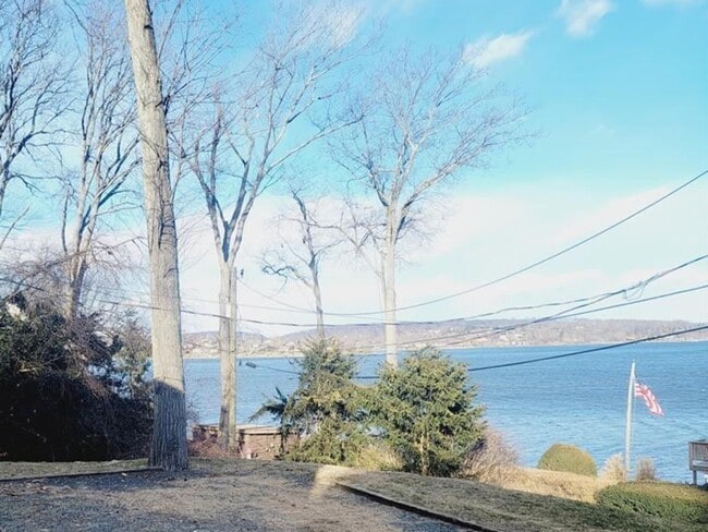 Building Photo - 4 -8 E Lake Rd