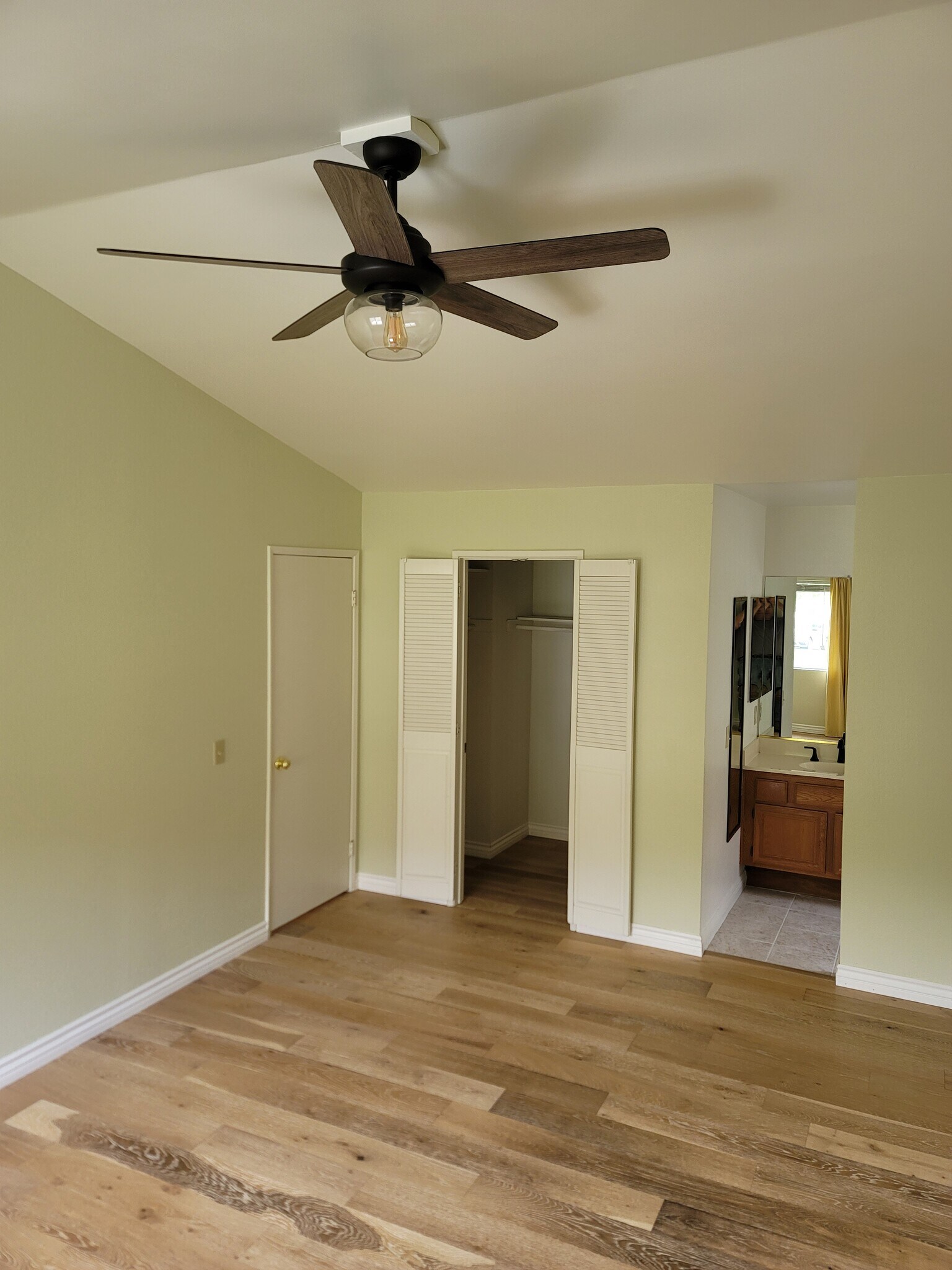 master bedroom - 35 La Costa Ct