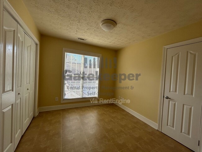 Building Photo - 111 Hanbury Ln