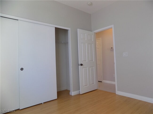 Building Photo - 5536 Spruce Hill Ct