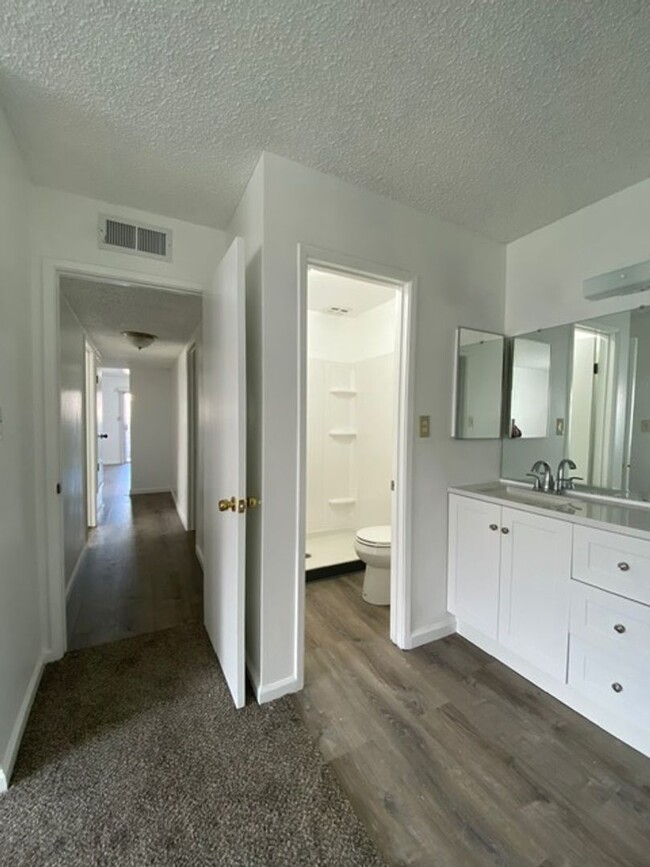 Building Photo - Completely Remodeled Colton Condo in Gated...