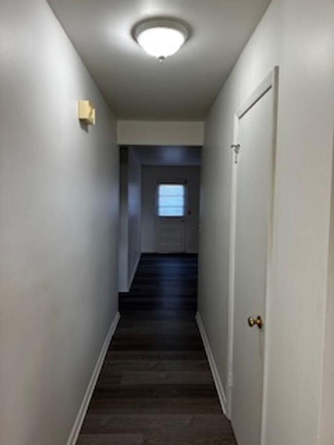 Building Photo - Newly Remodeled Home – Conveniently Located!