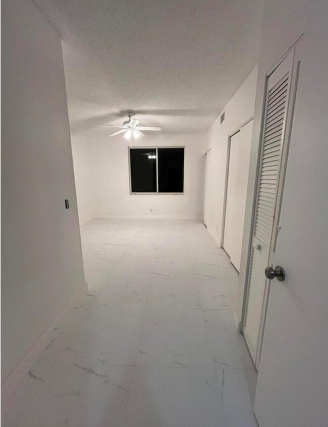 Building Photo - 7870 Dixie Beach Cir