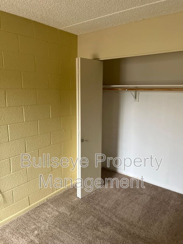 Building Photo - 4201 E Camelback Rd