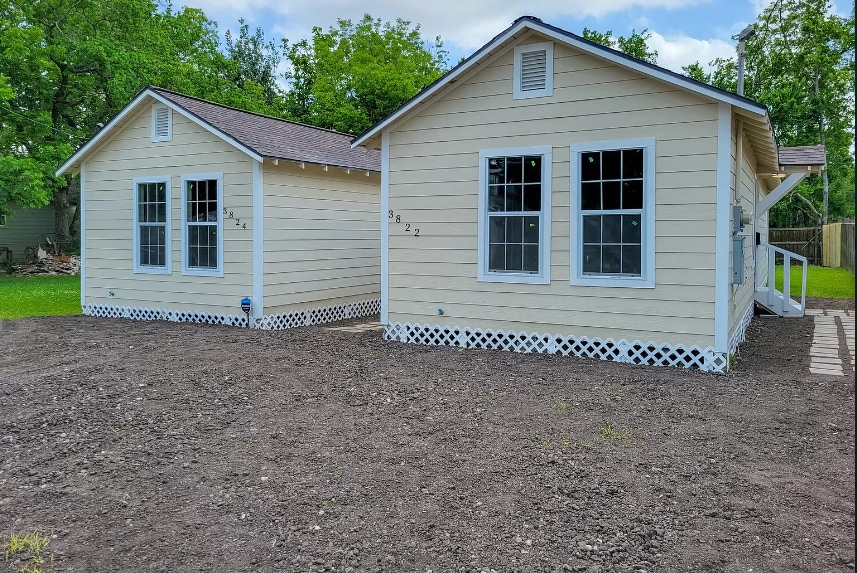 Parking - 3824 Lila St