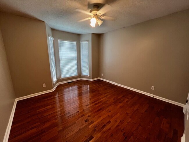 Building Photo - ***COMING SOON, JUNE 1ST*** 3 Bedroom 2 Bath house with attached garage, sun room, large back deck