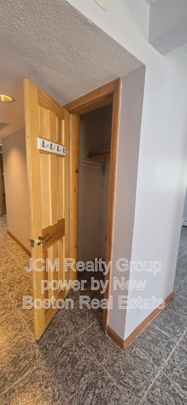 Building Photo - 120 Savage St