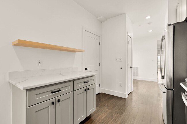 Building Photo - Beautiful 2 Bed/2 Bath in Petworth