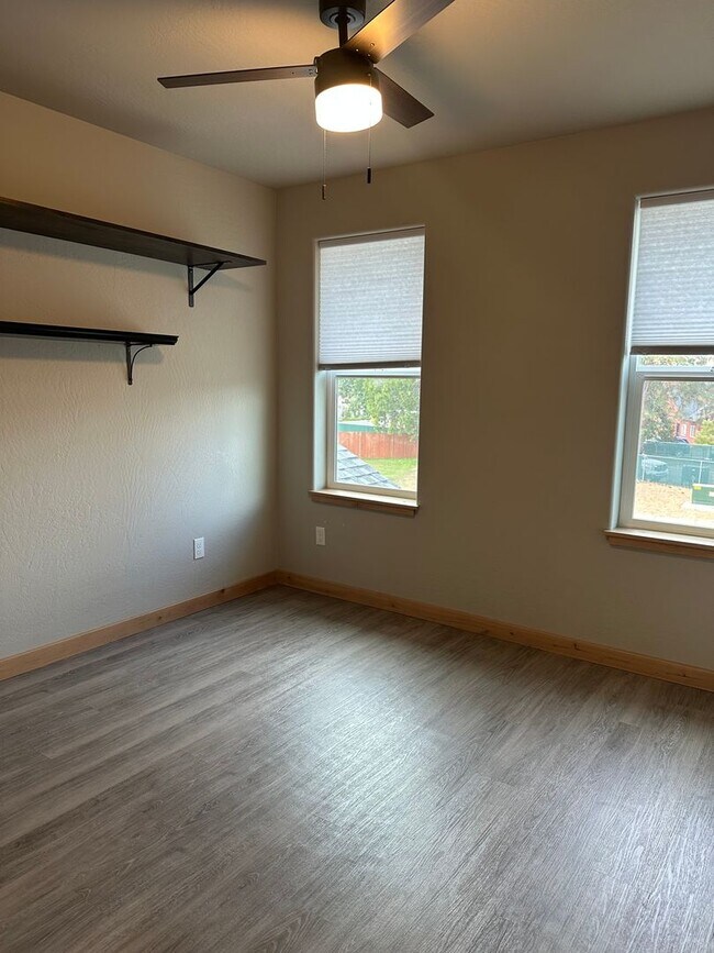 Building Photo - Beautiful 3BR/2BA Two-Story Home with Gara...