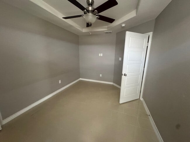 Building Photo - 3227 Imperial Dr