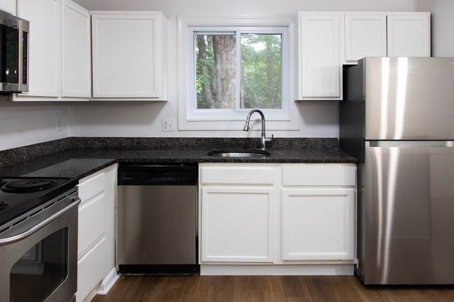 Building Photo - Town House in Stafford