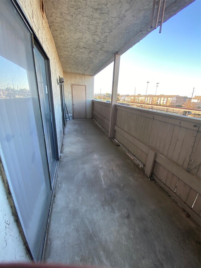 Building Photo - 8431 Hearth Dr
