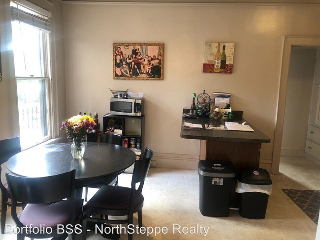 Building Photo - 4 br, 1.5 bath Apartment - 1069 Neil Ave