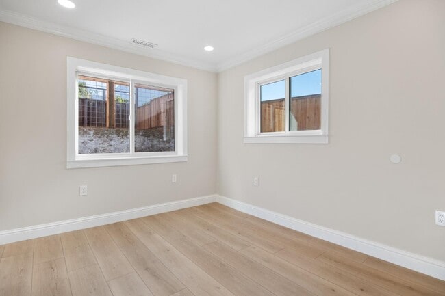 Building Photo - 2546 35th Ave