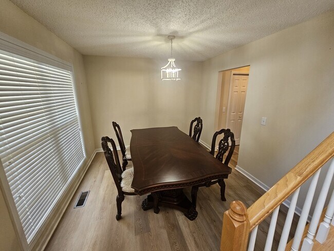 Building Photo - Furnished Mid Term rental