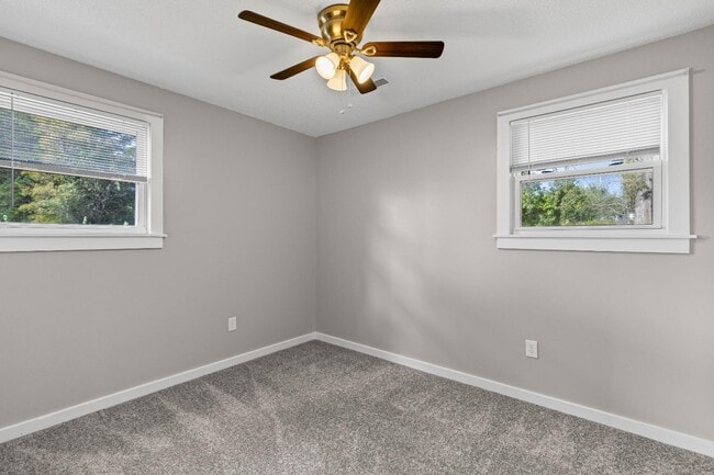 Building Photo - 100 English Rd