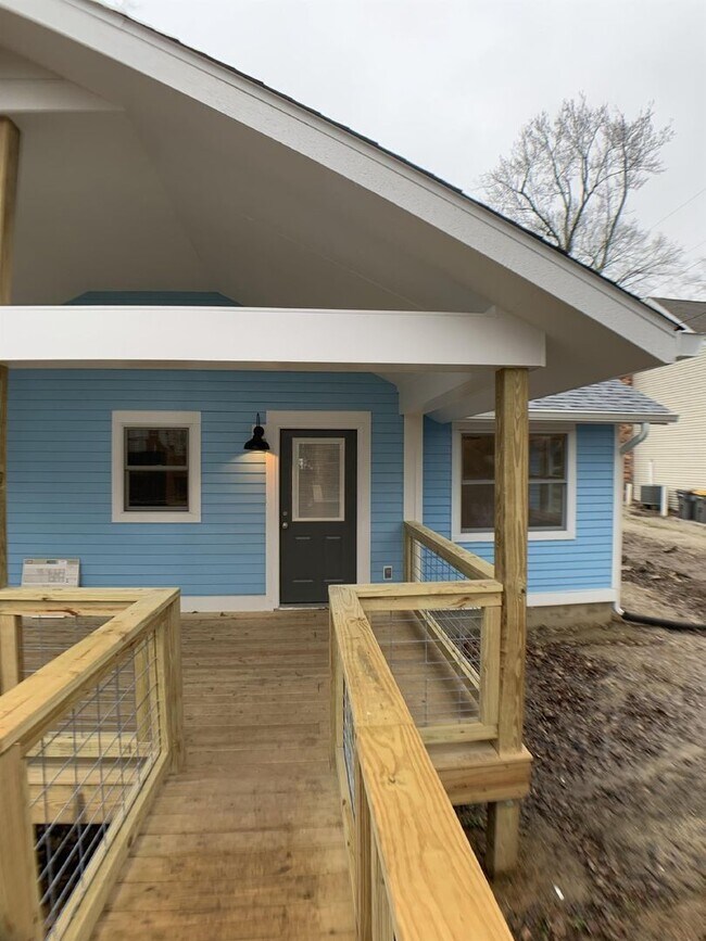 Building Photo - 1215 E Hunter Ave