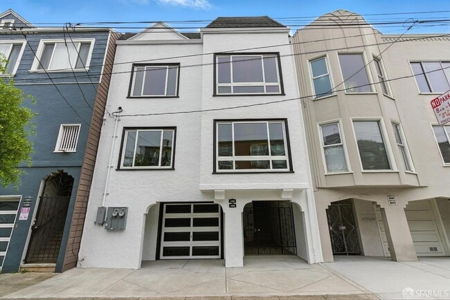 Building Photo - 1204 Funston Ave