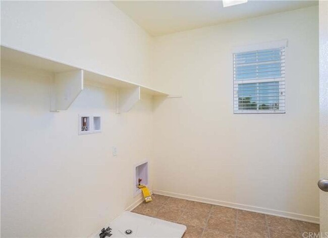 Building Photo - 4 bed 2.5 bath Beautiful Sycamore Creek house in Corona for lease