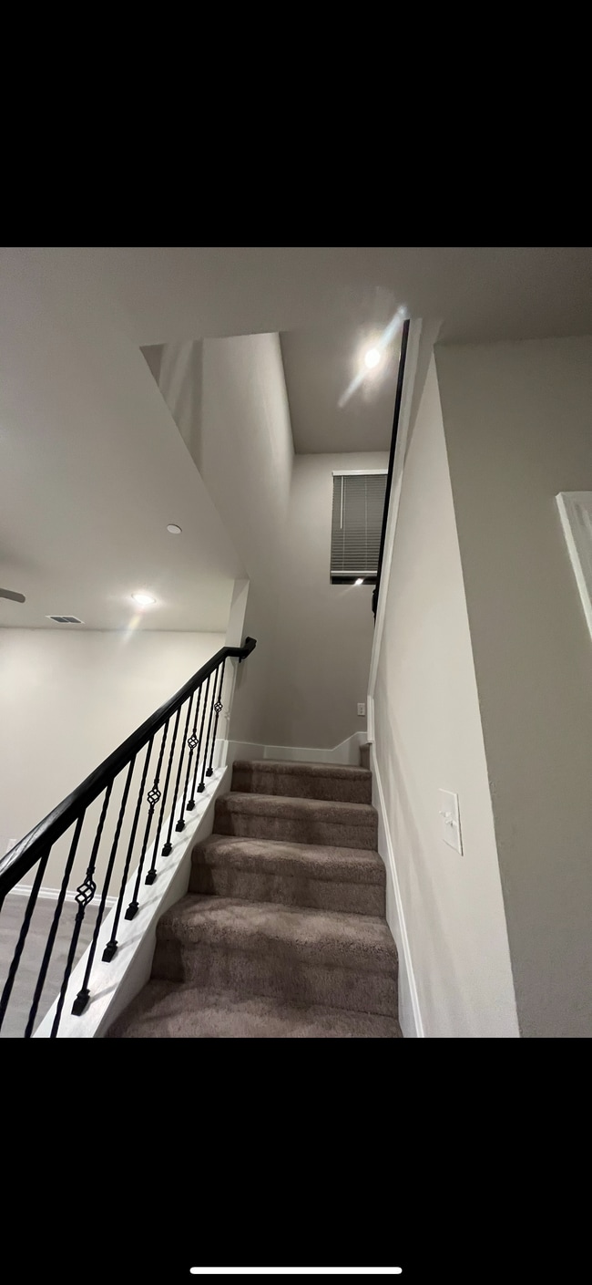 Building Photo - 2312 Davenport Dr