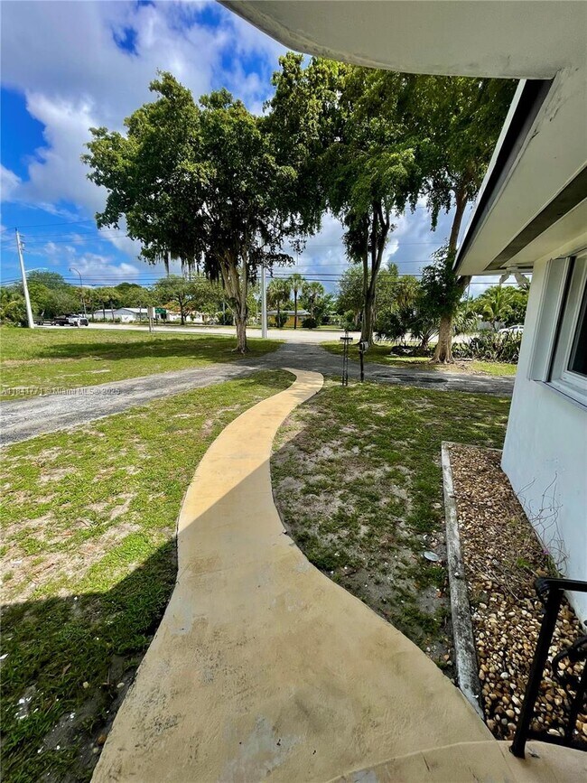 Building Photo - 4430 W Broward Blvd