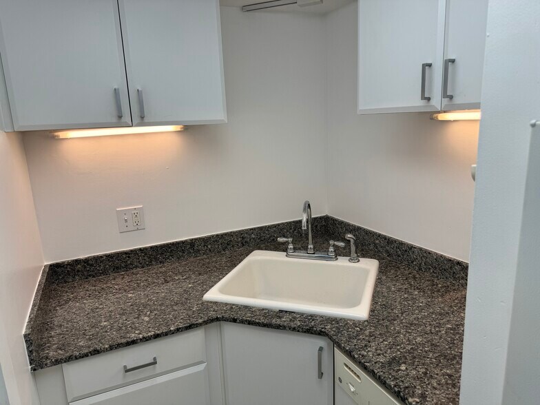 Building Photo - 922 Eaton St