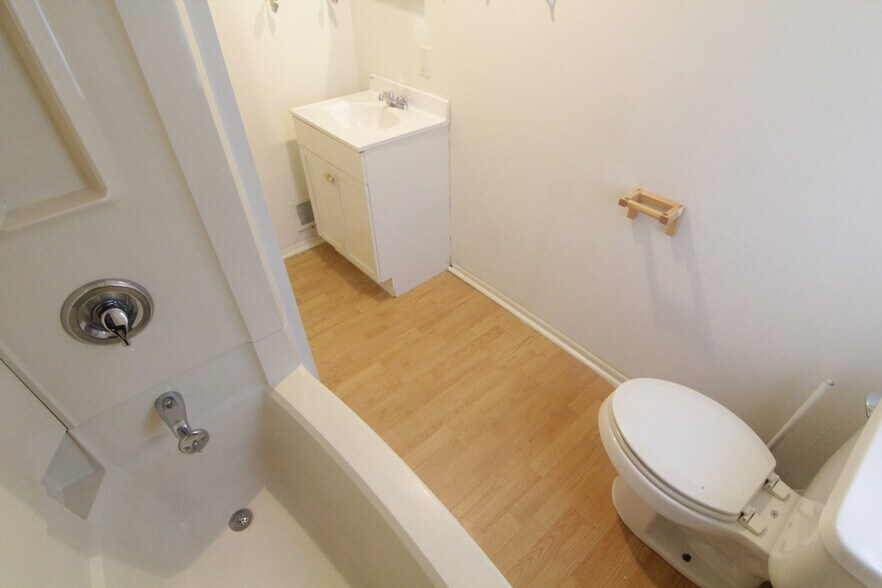 Building Photo - 412 Union St