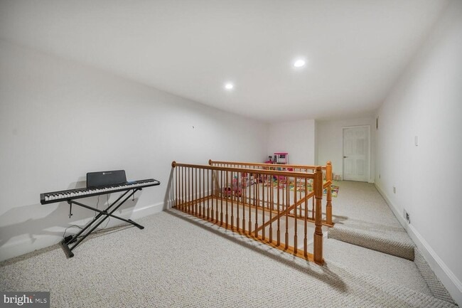 Building Photo - 4622 N Dittmar Rd