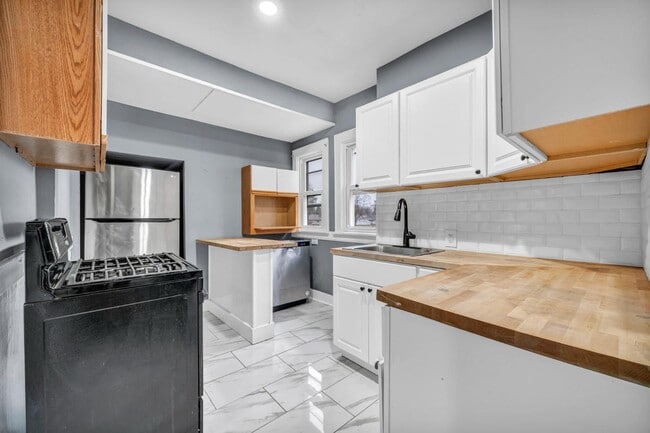 Building Photo - 4730 E 142nd St