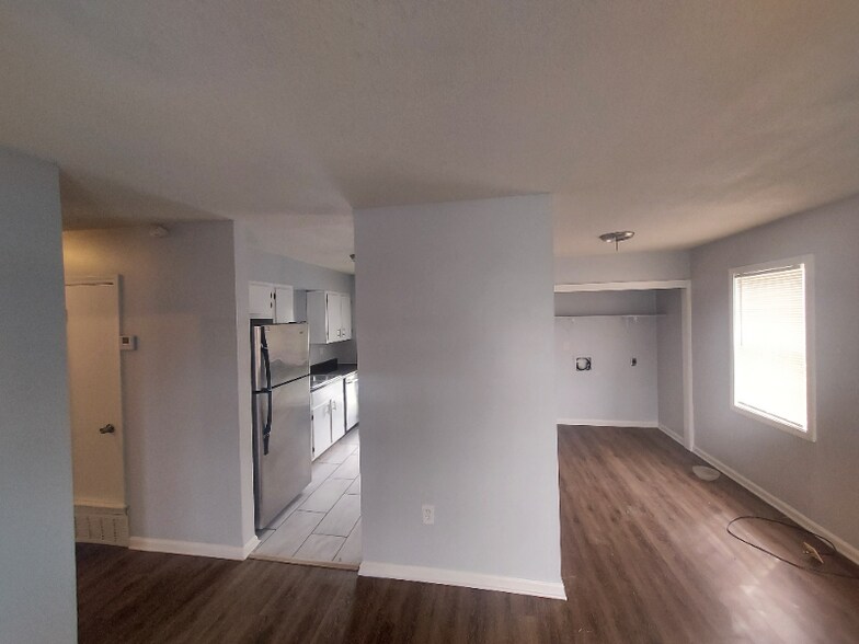 Building Photo - 797 Cavalier Dr