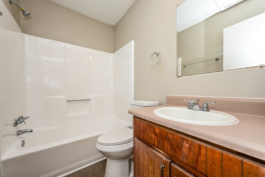 Building Photo - 8536 Pineland Dr