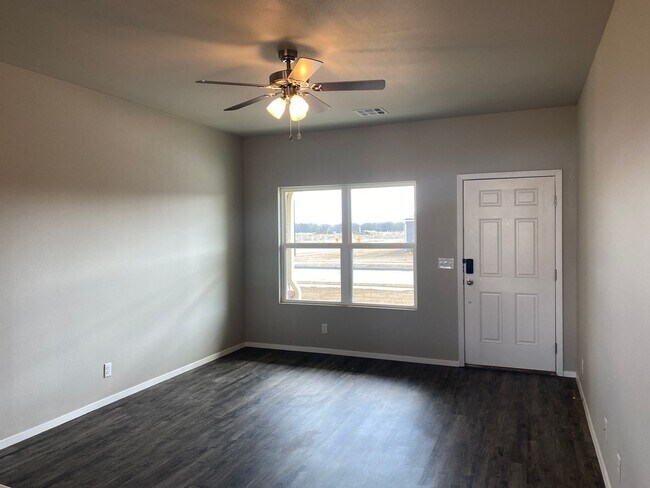 Building Photo - Your Next Home Awaits! Pre-Leasing This 3-Bedroom, 2-Bath Home with a Wooden Privacy Fence in Che...