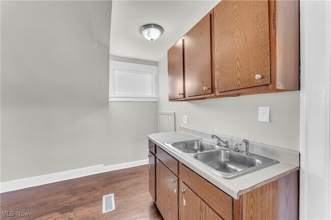 Building Photo - 1717 Granby Ave