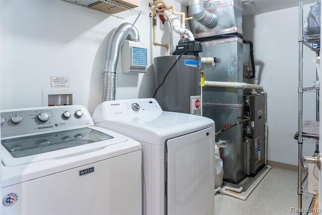 Building Photo - 100 N Center St