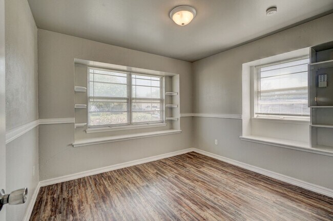 Building Photo - Nice 4 Bed 1.5 Baths Located near Tinker Diagonal