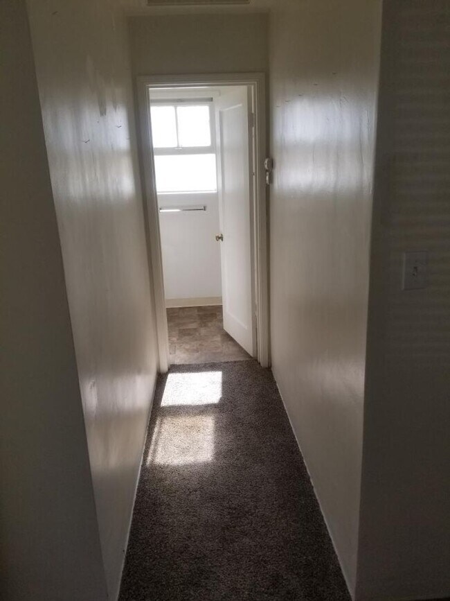 Building Photo - 2BD/1BA Bungalow in East Cypress, Santa Ma...