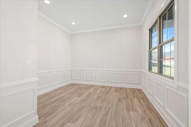 Building Photo - 417 Weston Park