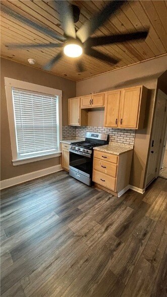 Building Photo - 247 Cedar Ave