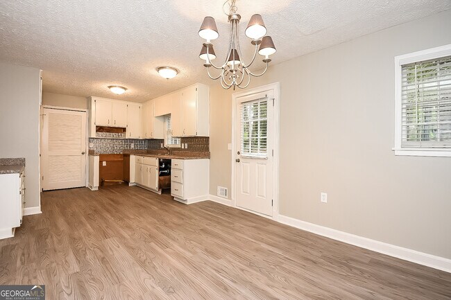 Building Photo - 220 Carmichael Rd