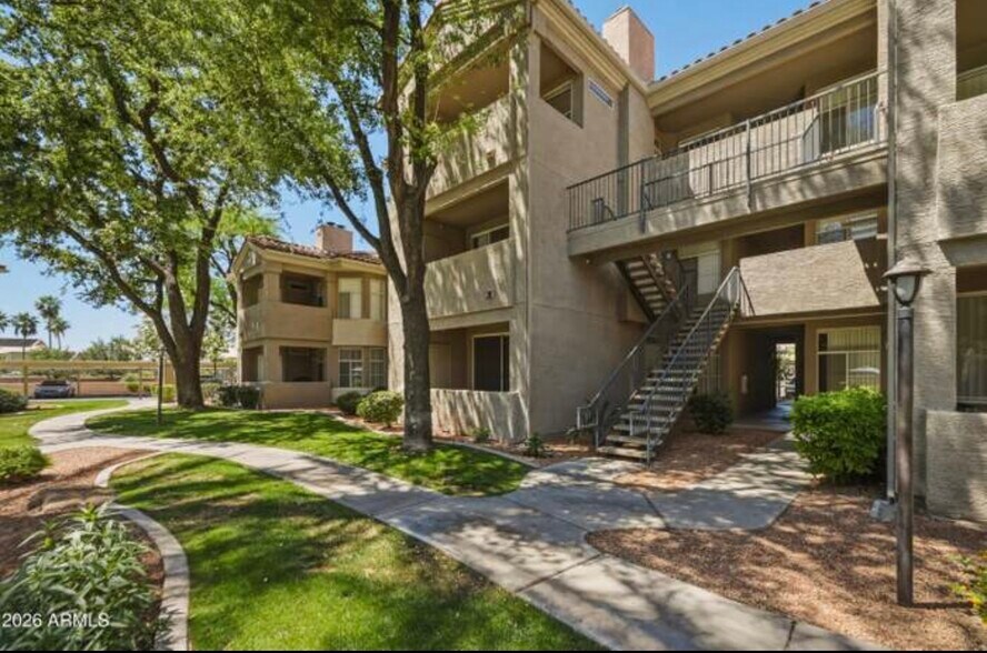 Building Photo - 3830 E Lakewood Pky E